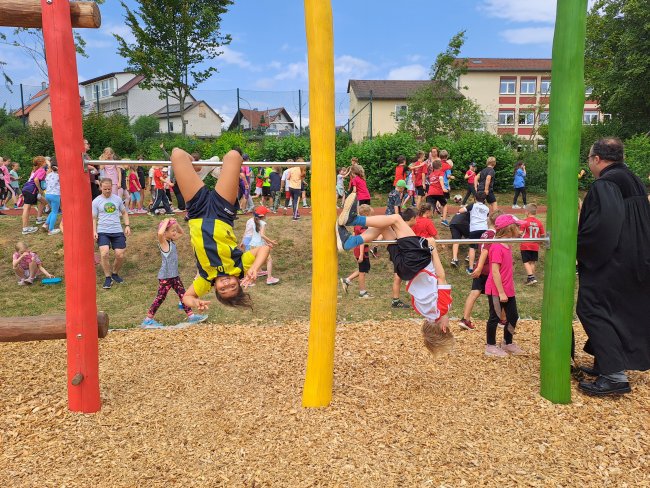 2025 07 15 uebergabe klettergeruest markt plech 002