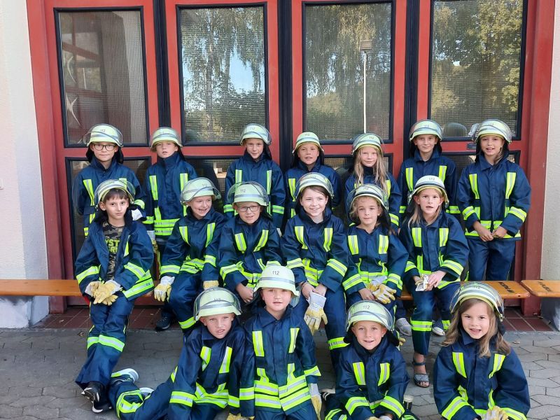 Gruppenbild der Kinderfeuerwehr Plech