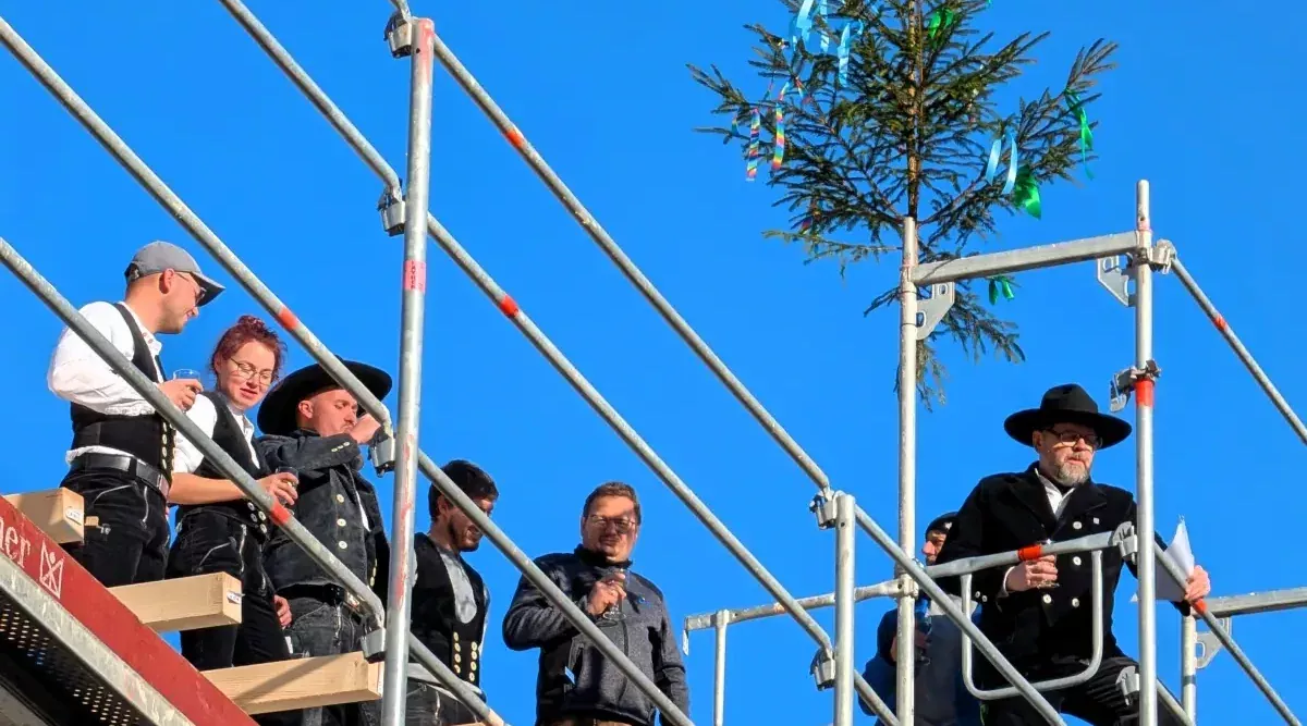 Richtspruch vom Dach des neuen Kindergartenanbaus