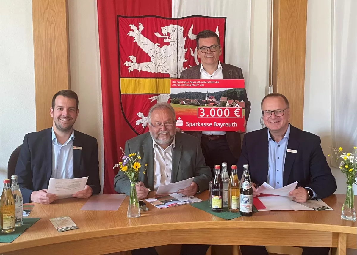 images/Artikel/2025_06_13_unterzeichnung_buergerstiftung_plech.webp